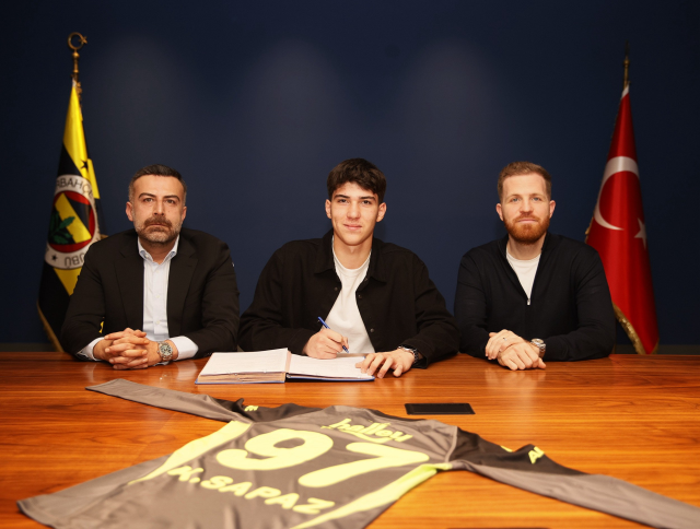 Fenerbahçe'de iki imza birden Fenerbahçe'de iki imza birden