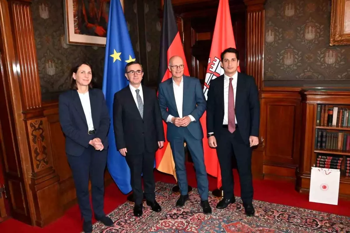 Hamburg Başkonsolosu Alver, belediye sarayına Togg ile geldi