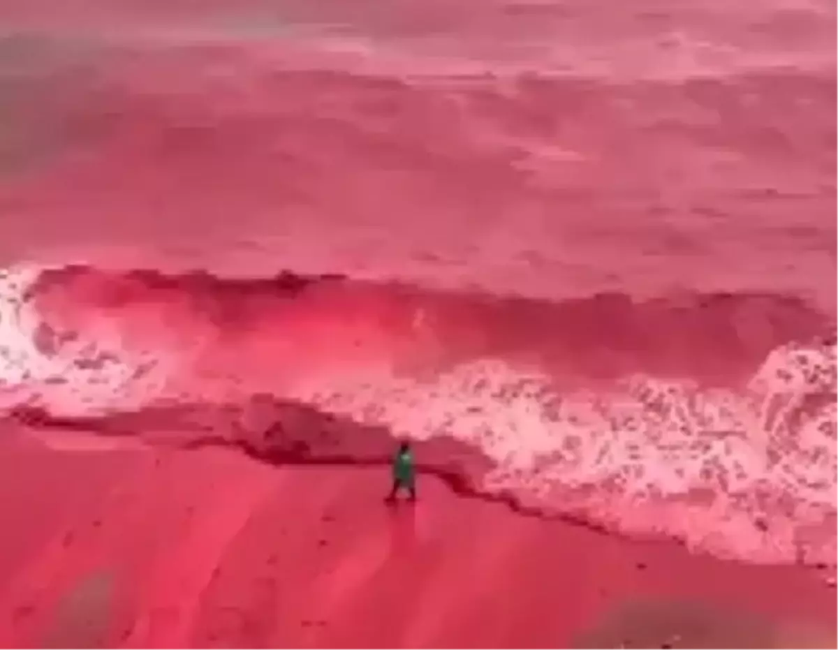 Hürmüz Adası Yağmurla Kırmızıya Dönüştü