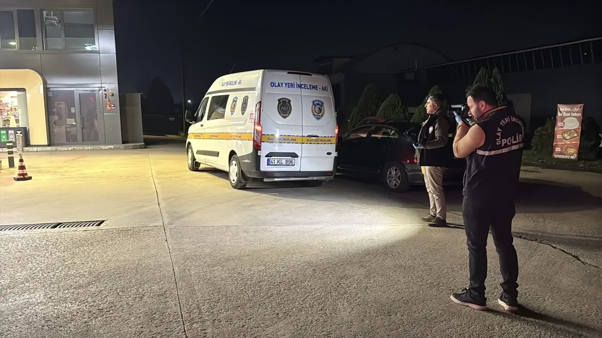 İzmit\'te Silahlı Kavga: 3 Yaralı