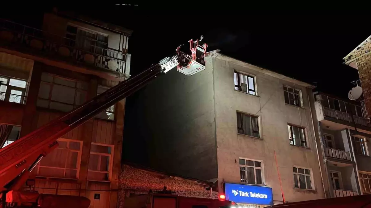 Konya\'da Çatı Yangını Paniğe Neden Oldu