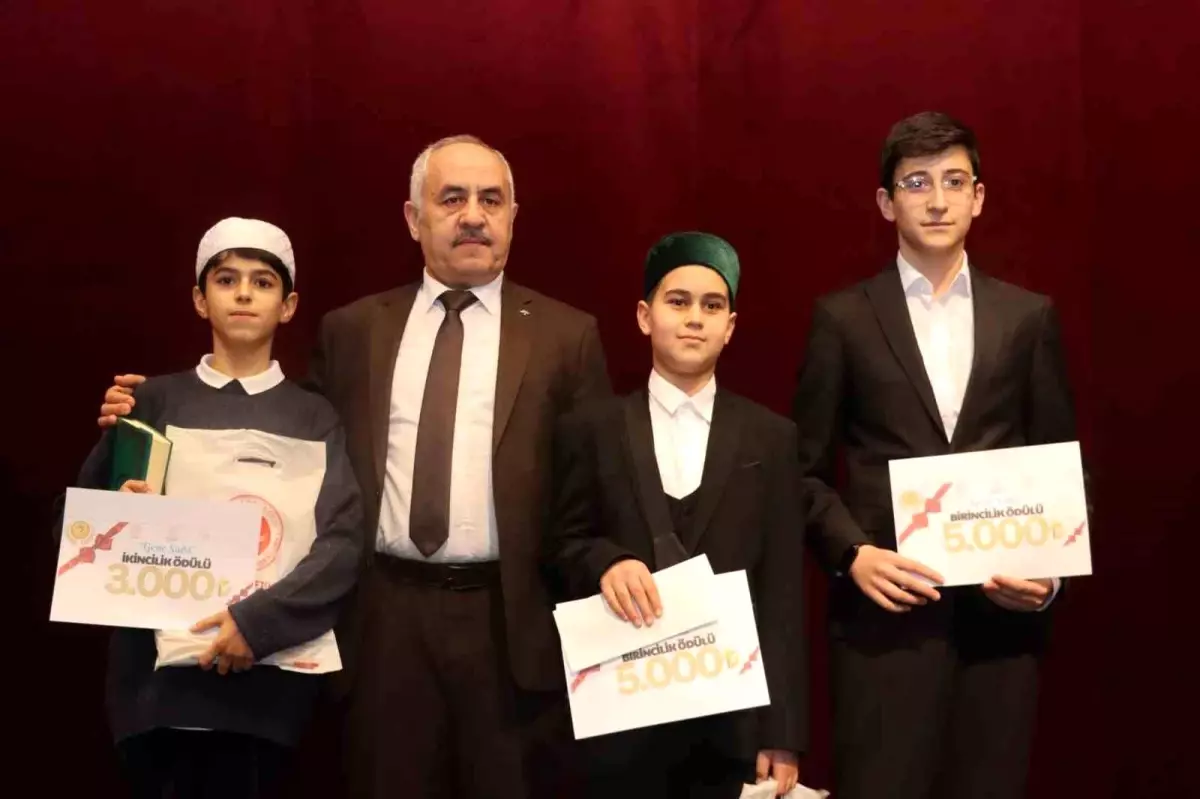 Kur\'an-ı Kerim\'i güzel okumak için yarıştılar