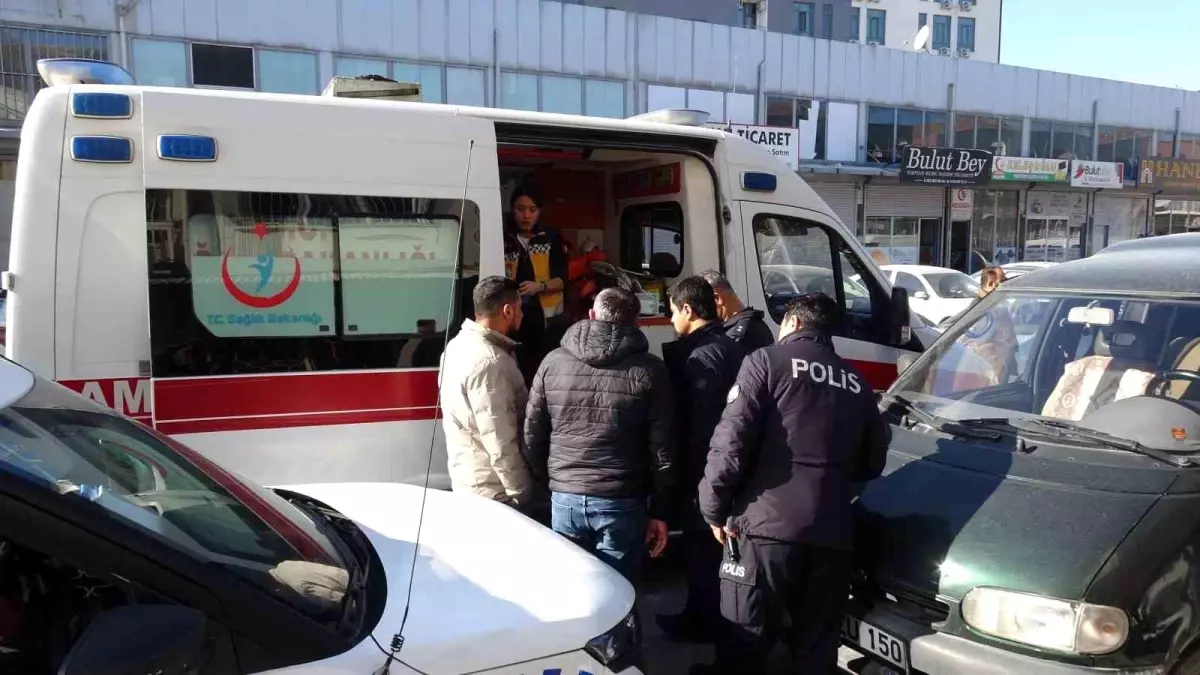 Malatya\'da Alacak Verecek Tartışması: 2 Yaralı