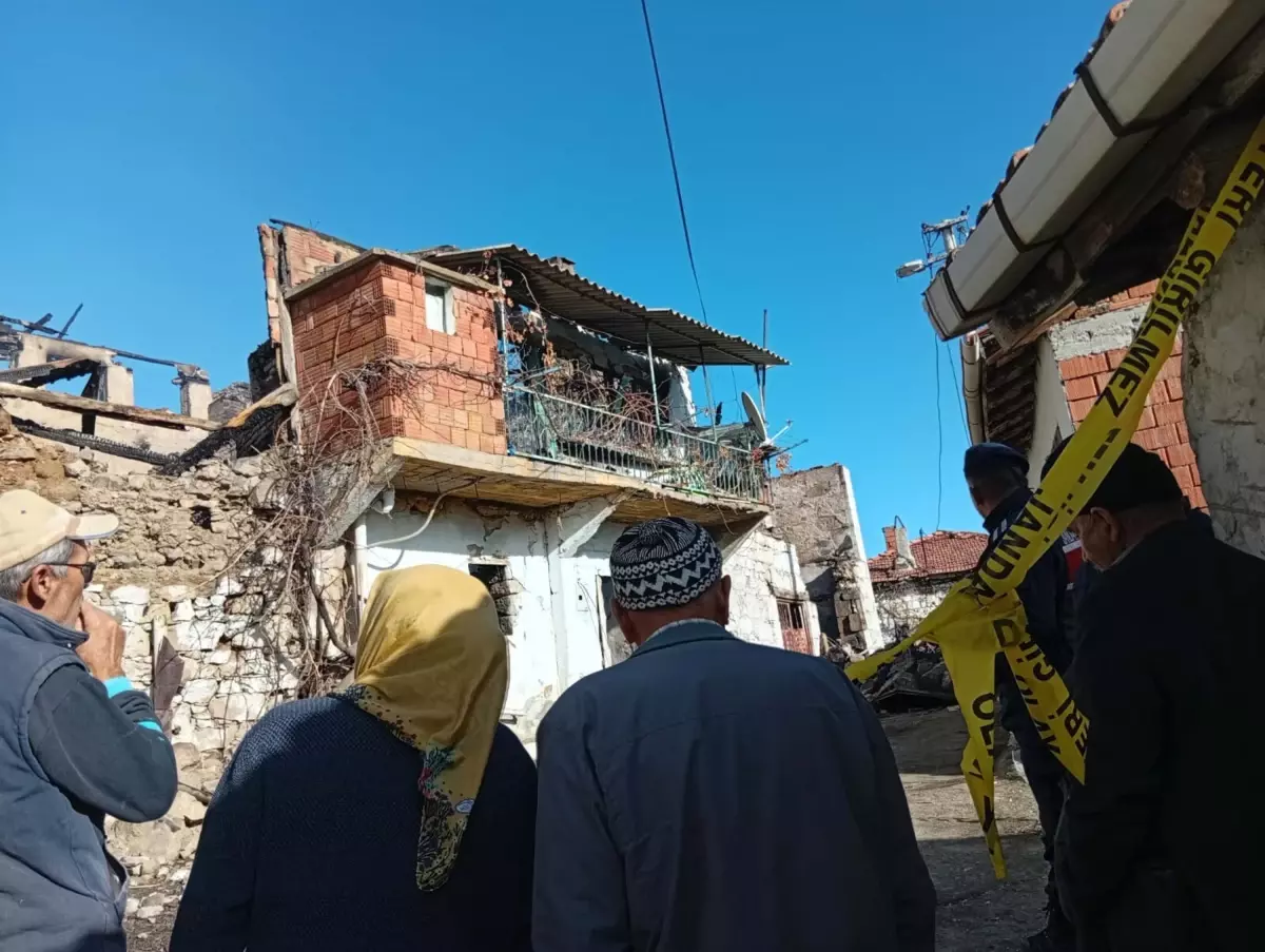 Gördes\'te Korkutan Yangın