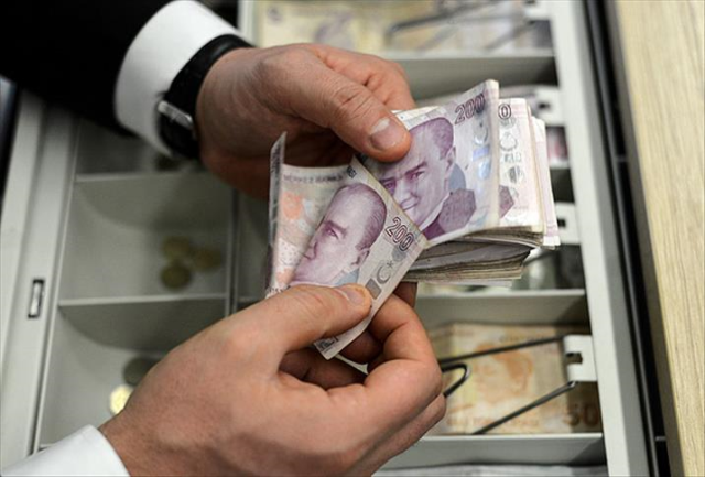 Milyonlarca memur ve memur emeklisine çifte zam müjdesi Milyonlarca memur ve memur emeklisine çifte zam müjdesi