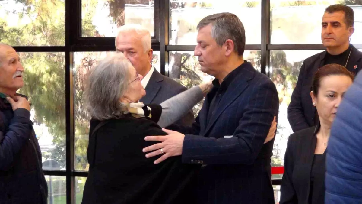 Özgür Özel, Gülşah Durbay\'ın 3. gün taziyesine katıldı