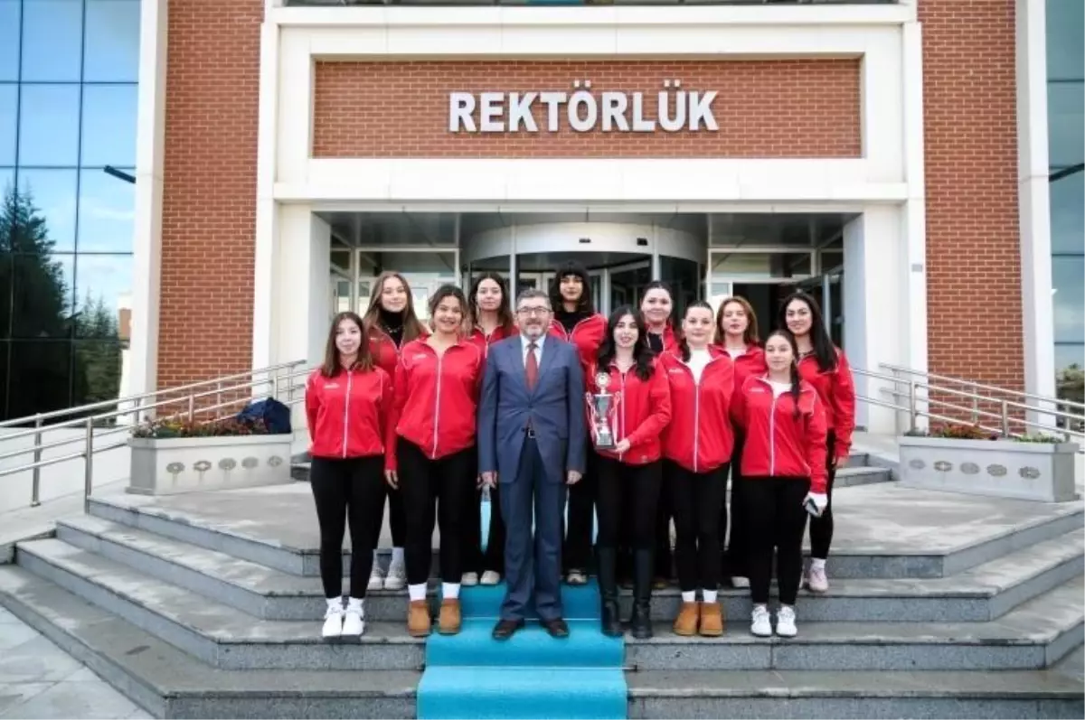 Rektör Kaplancıklı Sporcularla Bir Araya Geldi