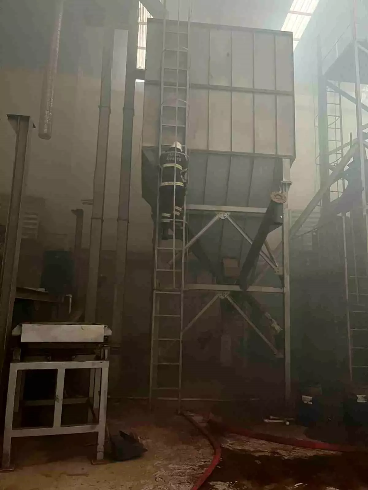 Hatay\'da Çikolata Fabrikasında Yangın