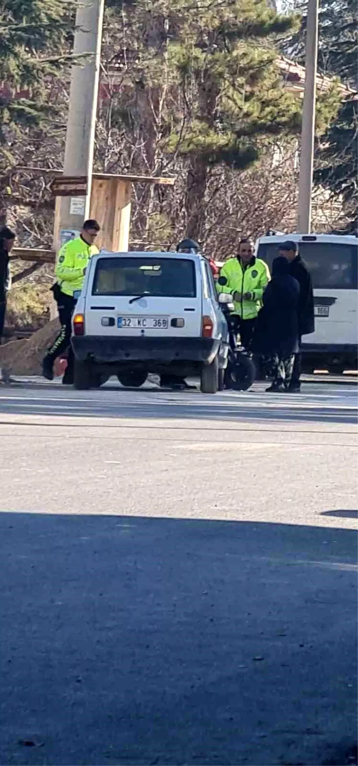 Isparta\'da Elektrikli Bisiklet ile Otomobil Çarpıştı