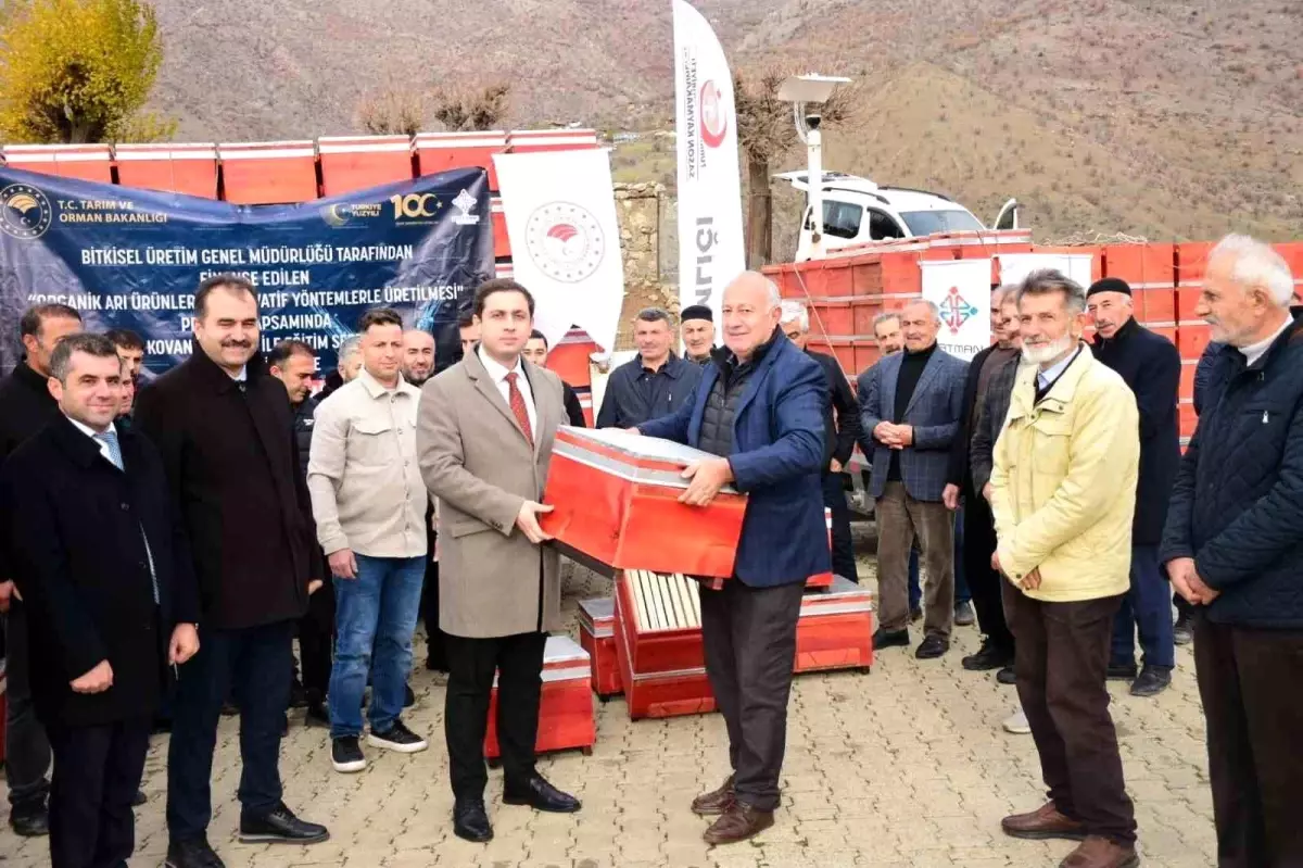 Sason\'da Arıcılara Organik Kovan Desteği