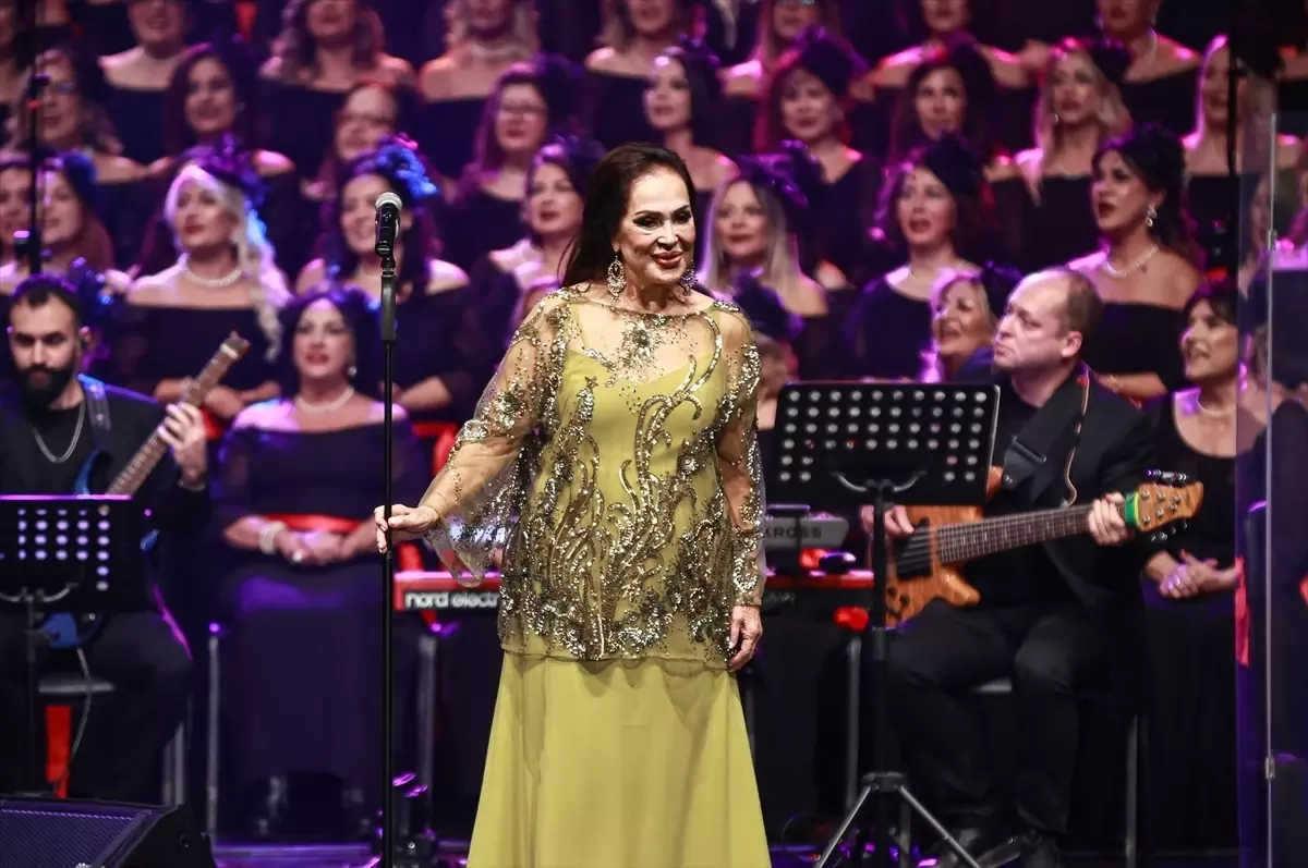 İyilik Korosu, Türkan Şoray ile Mersin\'de Konser Verdi