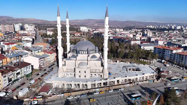 Sivas'ın silüetini yeniledi, şehrin her yerinden görülebiliyor