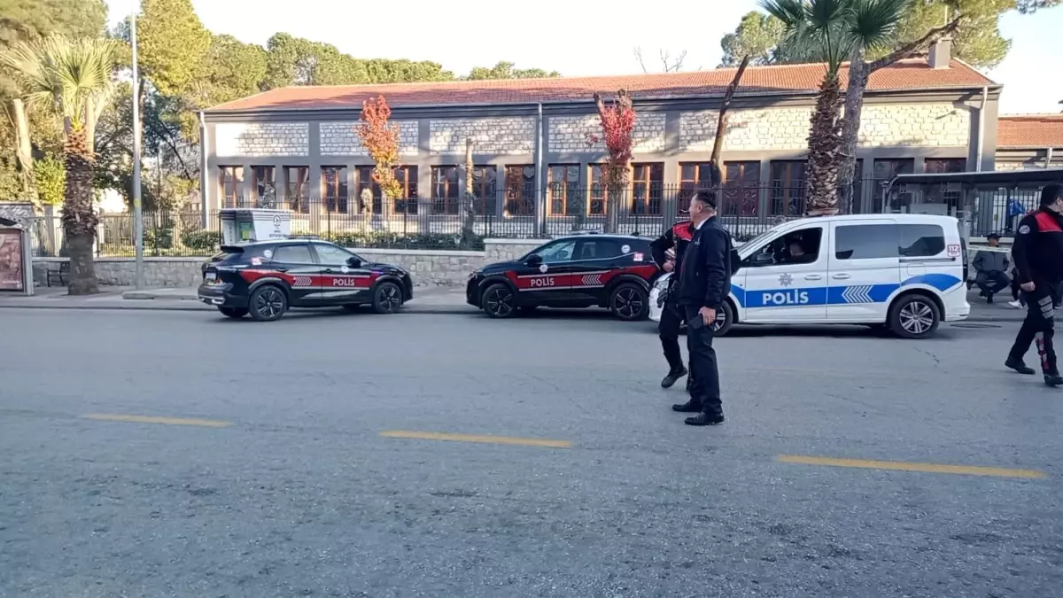 Denizli\'de Bomba Paniği: Unutulan Çanta Sahibi Koşarak Geldi