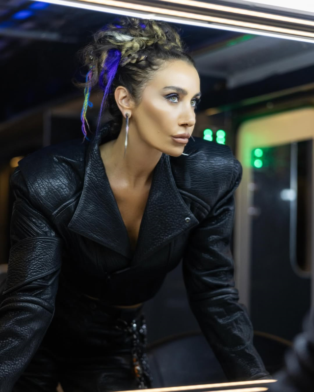 Tek gecede milyonlar! Ünlülerin yılbaşı sahne ücretleri dudak uçuklattı Tek gecede milyonlar! Ünlülerin yılbaşı sahne ücretleri dudak uçuklattı