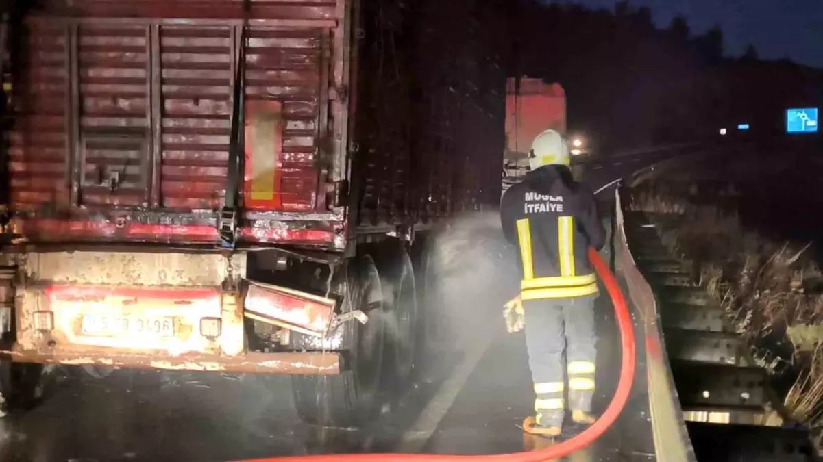 Tomruk yüklü TIR\'da çıkan yangın büyümeden söndürüldü