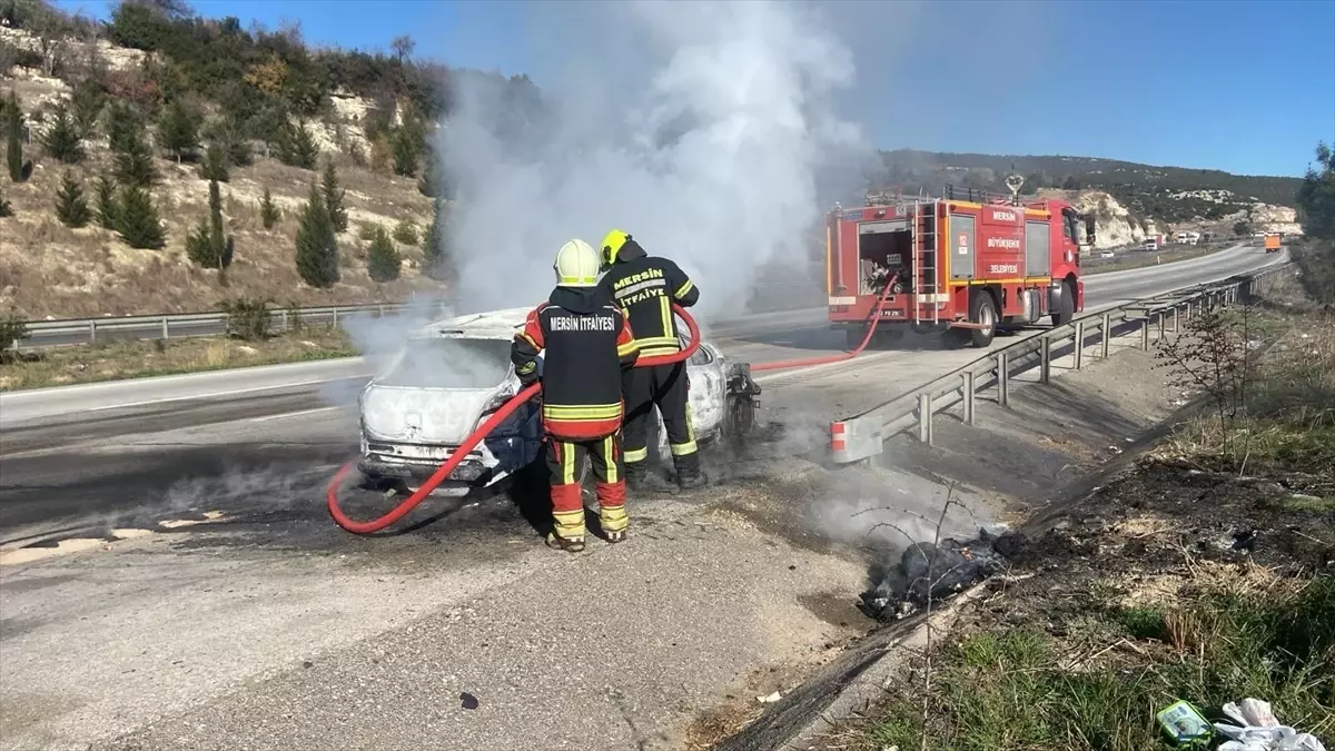 Adana\'da Otomobilde Yangın Çıktı