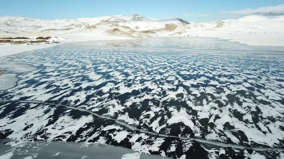 Derecek Barajı Buzla Kaplandı