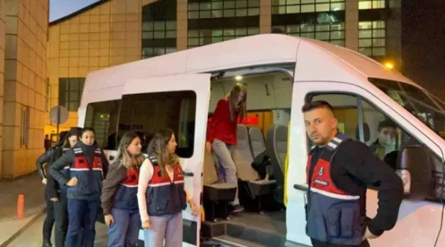 Aleyna Tilki, İrem Sak, Danla Bilic ve Senna Yıldız sağlık kontrolüne böyle götürüldüler