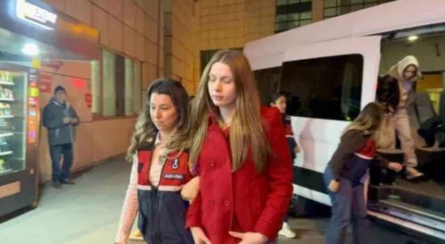 Aleyna Tilki, İrem Sak, Danla Bilic ve Senna Yıldız sağlık kontrolüne böyle götürüldüler