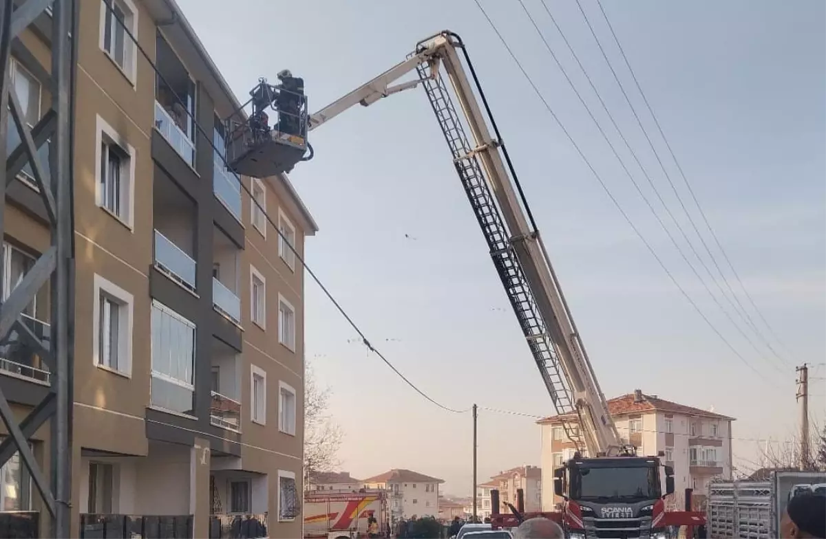 Çubuk\'ta apartman yangını panik yarattı