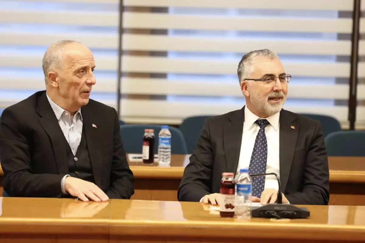 TÜRK-İŞ Başkanı ile görüşen Bakan Işıkhan\'dan heyecanlandıran asgari ücret mesajı