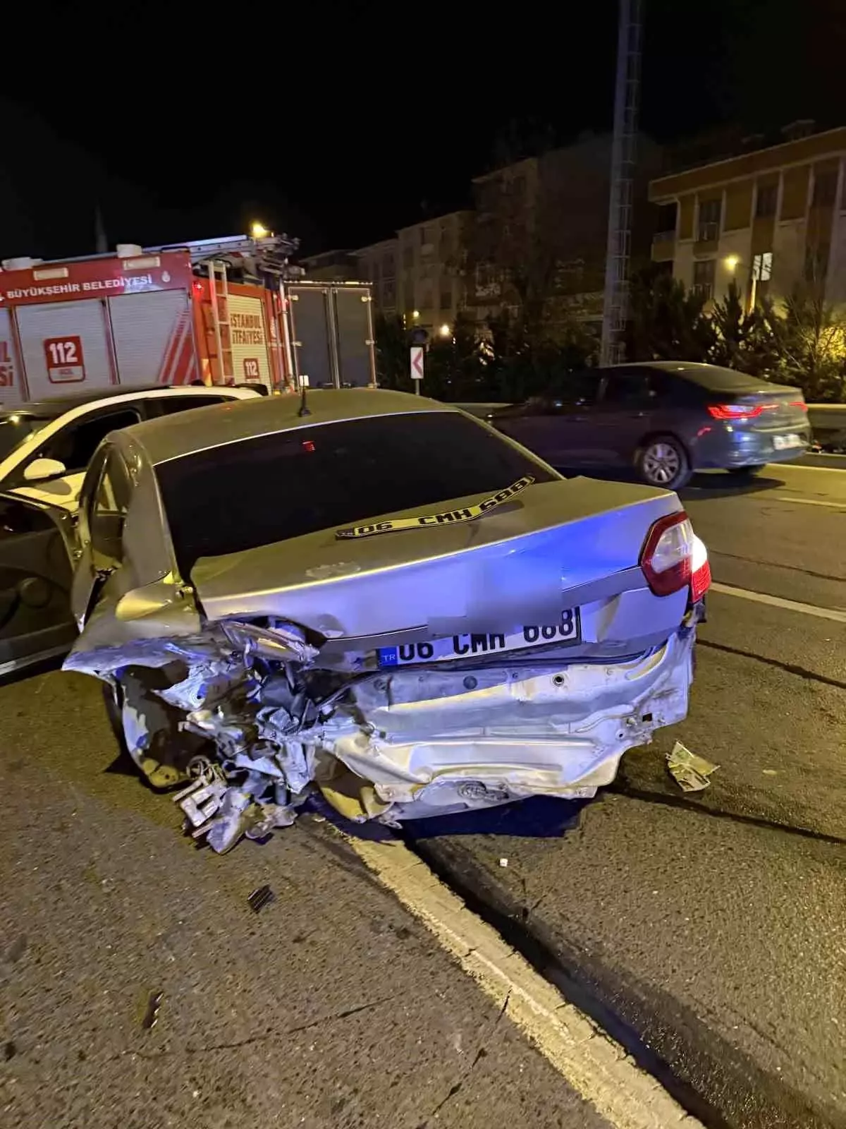 Avcılar\'da Trafik Kazası: 2 Yaralı, 1 Kaçtı