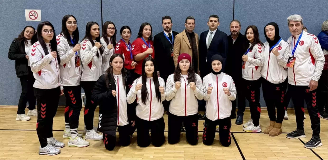 Türkiye Boks Takımı Avrupa Şampiyonası\'nda 12 Madalya Kazandı