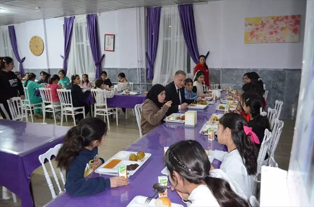 Kaymakam Koşansu\'dan Öğrencilere Destek