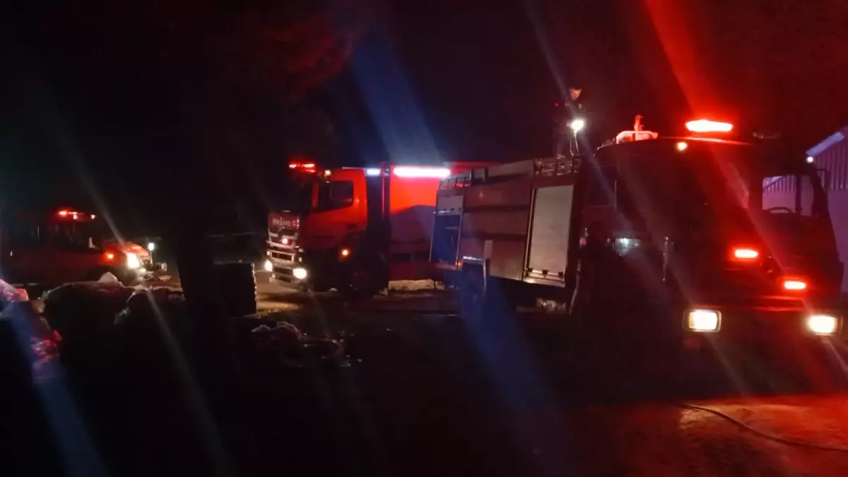 Bursa\'da Barakada Yangın Panik Yarattı