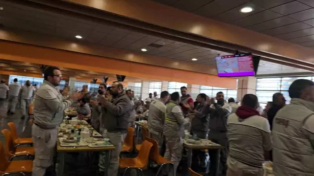 Türkiye'nin otomotiv devinde isyan! İşçiler kazan kaldırdı Türkiye'nin otomotiv devinde isyan! İşçiler kazan kaldırdı