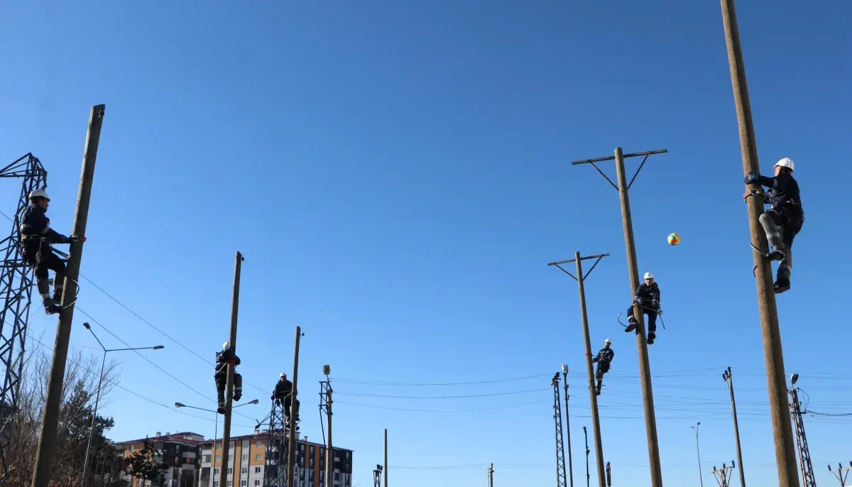 Elektrik İşçilerine Kış İçin Eğitim