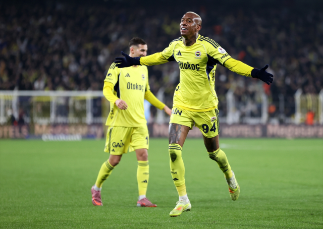 Fenerbahçe'den çok konuşulacak Talisca kararı Fenerbahçe'den çok konuşulacak Talisca kararı
