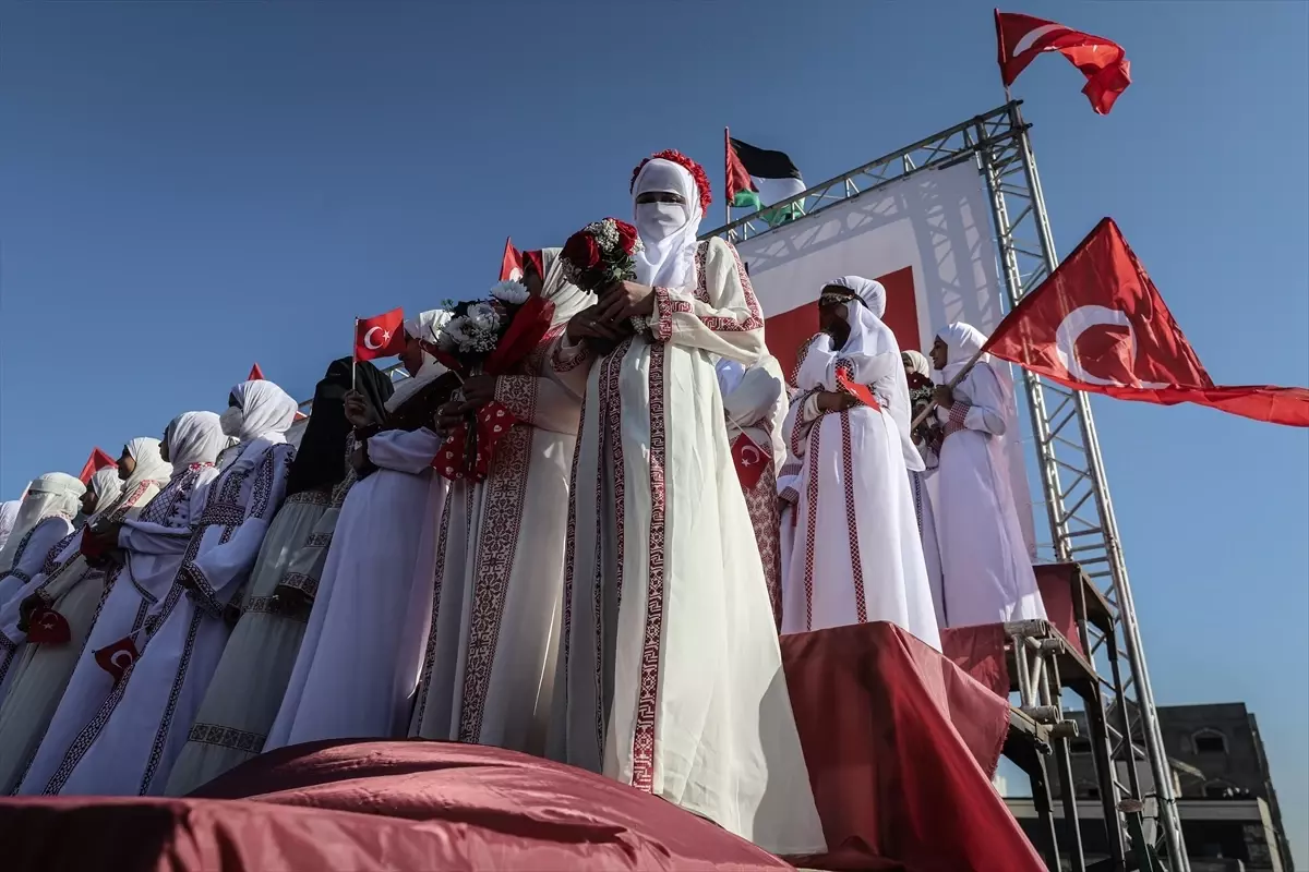 Gazze\'de 203 Çift Toplu Nikah Töreni