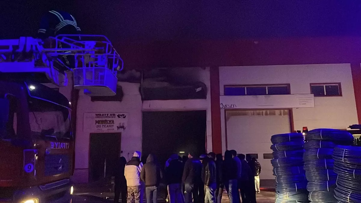 Kayseri\'de Mobilya Atölyesinde Yangın