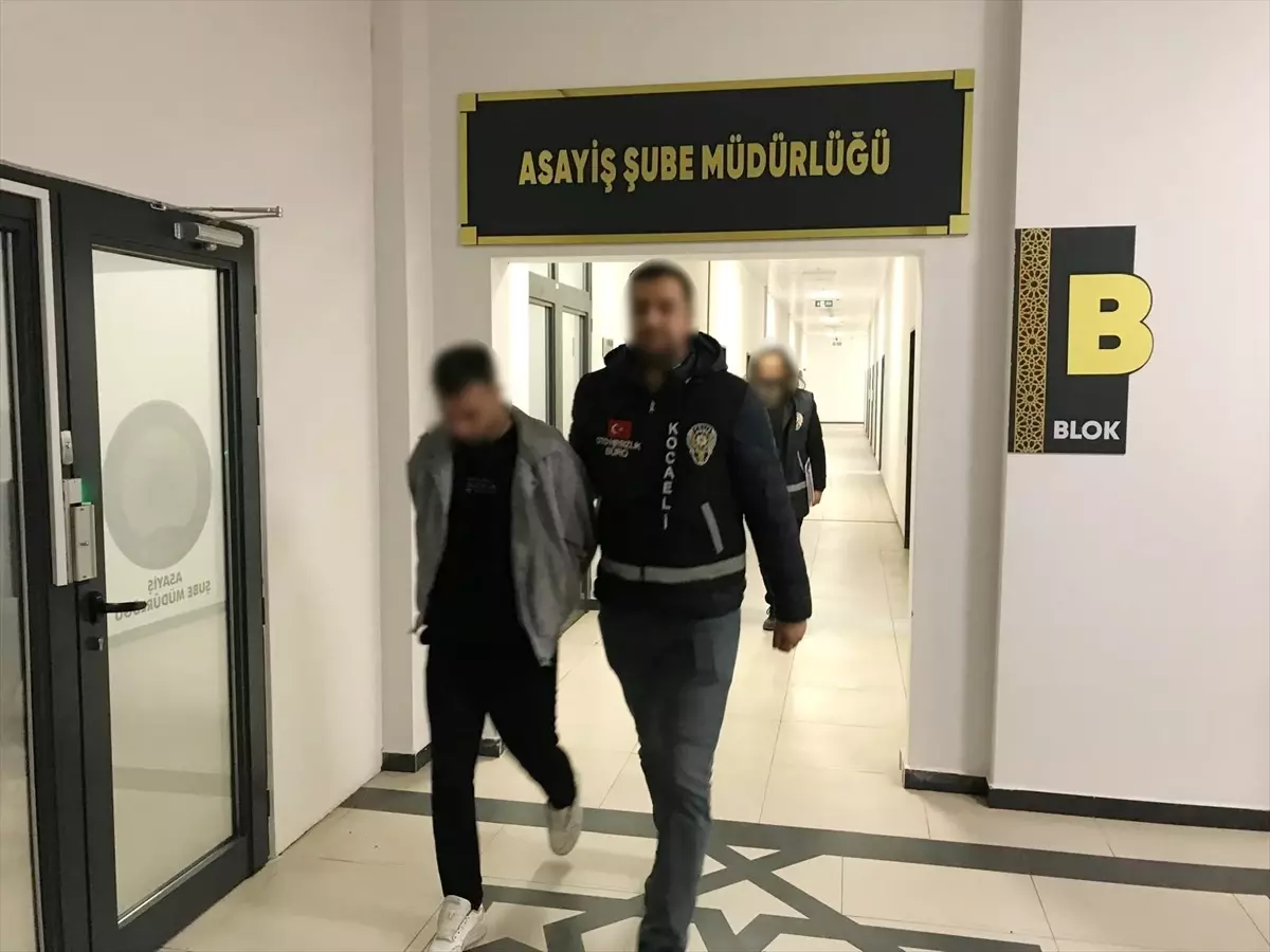 Körfez\'de Oto Hırsızlığı: İki Zanlı Tutuklandı