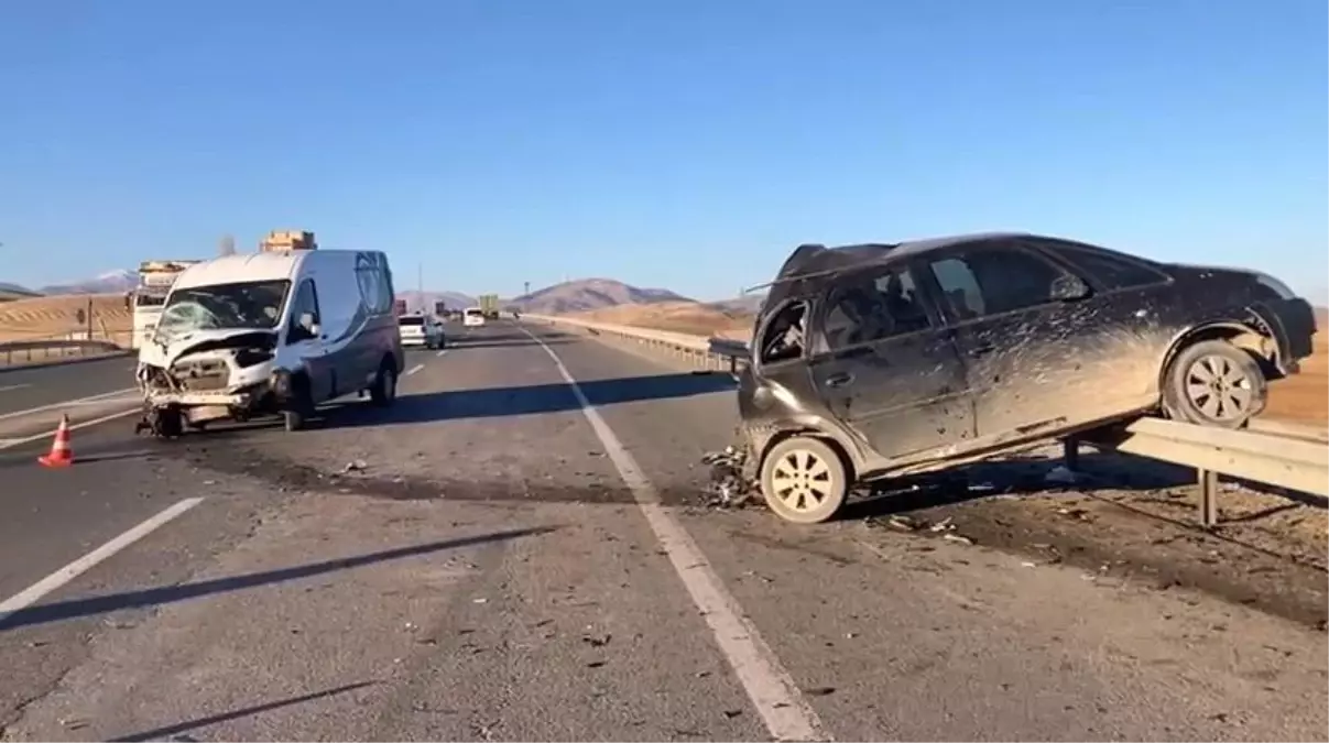 Malatya\'da Trafik Kazası: 3 Yaralı