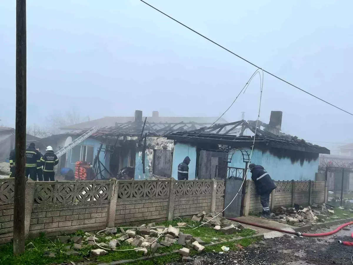 Muratlı\'da ev yangını: 1 kişi dumandan etkilendi