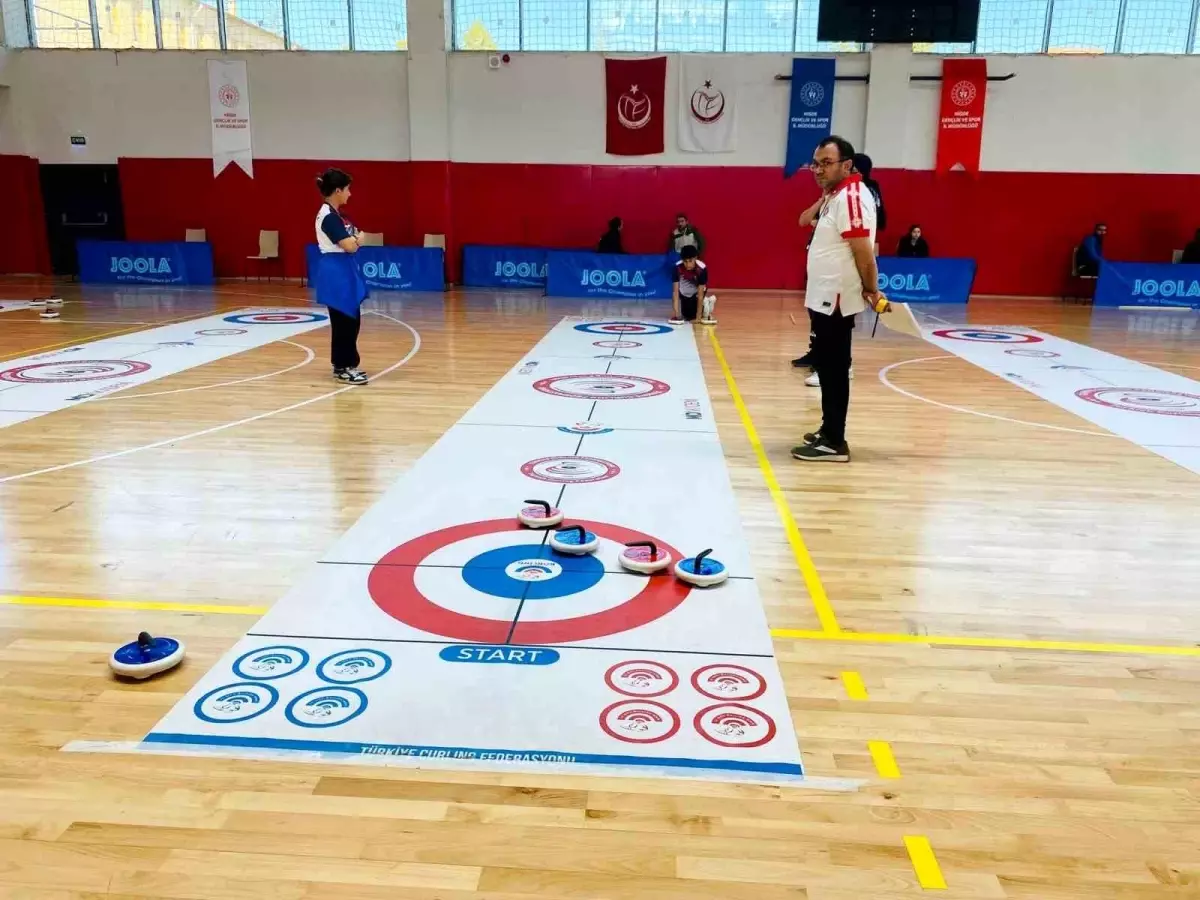 Niğde\'de Okul Sporları Floor Curling Müsabakaları tamamlandı