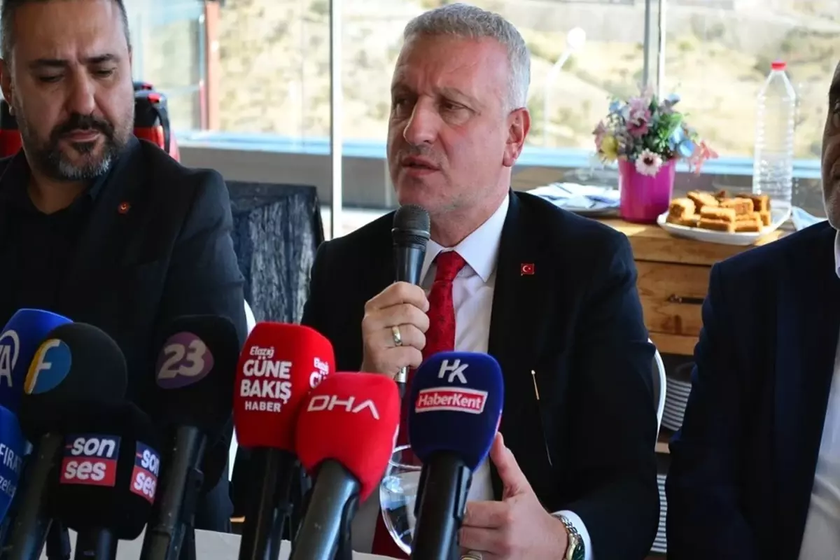 Oktay Saral\'dan Sabancı Üniversitesi\'ne "cuma namazı" tepkisi