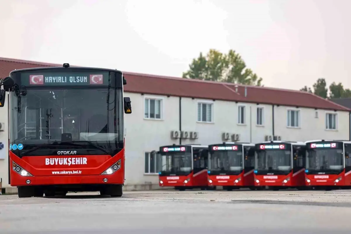 Sakarya\'da toplu ulaşım filosuna 5 yeni metrobüs daha eklendi