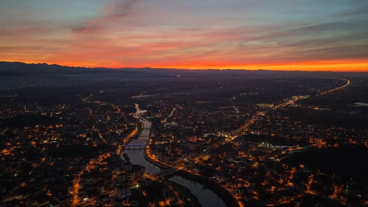 Karadeniz\'de Büyüleyici Gün Batımı