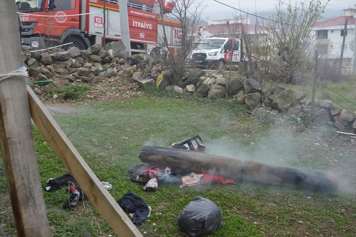 Samsun\'da Ev Yangını: Aile Kurtuldu