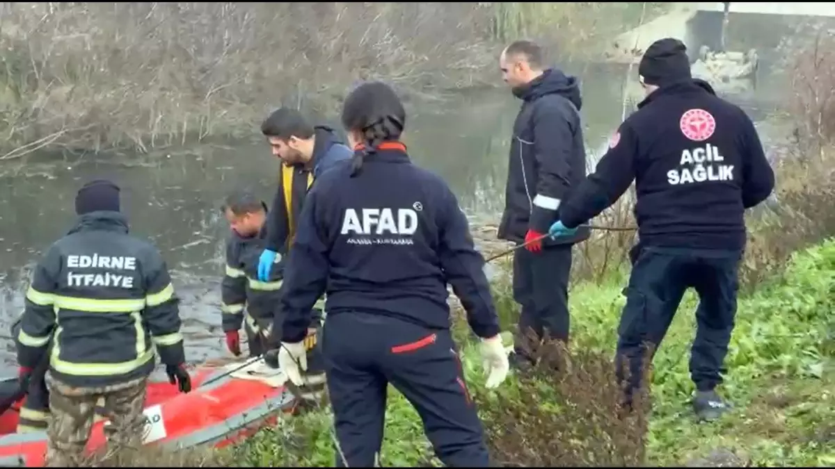 Edirne\'de Otomobil Dereye Uçtu: Genç Sürücü Hayatını Kaybetti