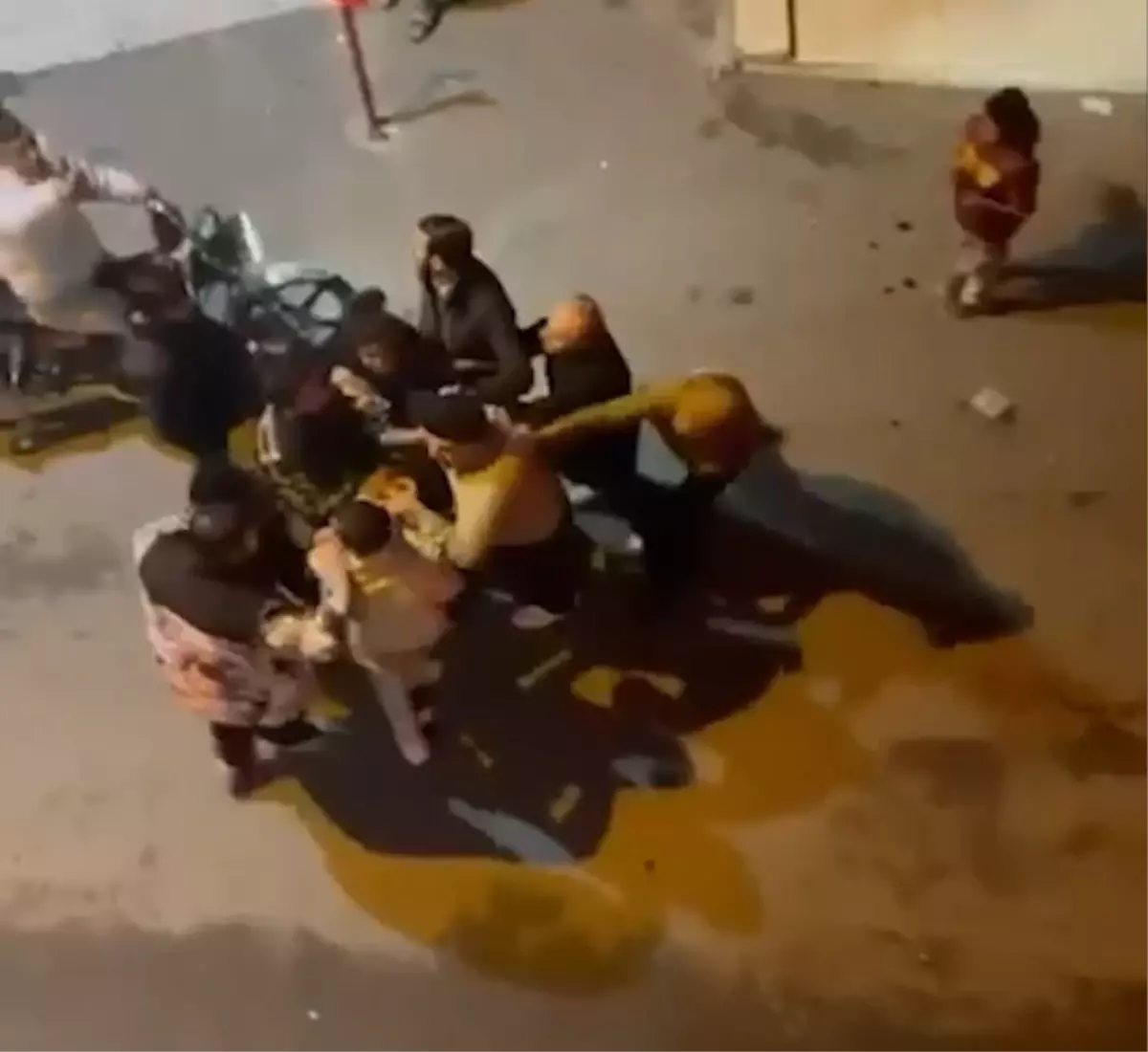 Şanlıurfa\'da taksici ile kadınlar birbirine girdi