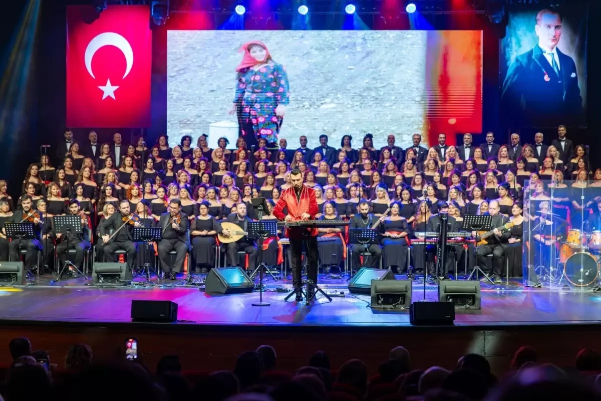 İyilik Korosu\'ndan Türkan Şoray\'lı Konser