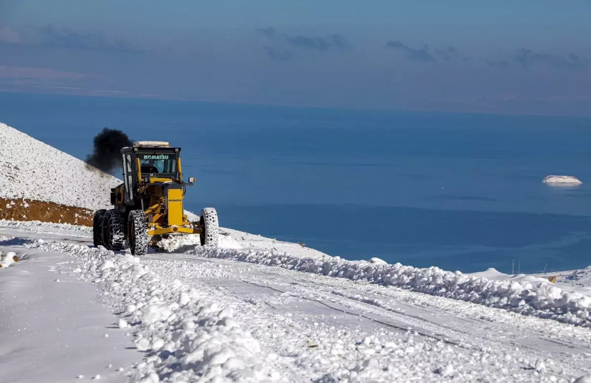 Van\'da Kapanan Yolların 78\'i Açıldı