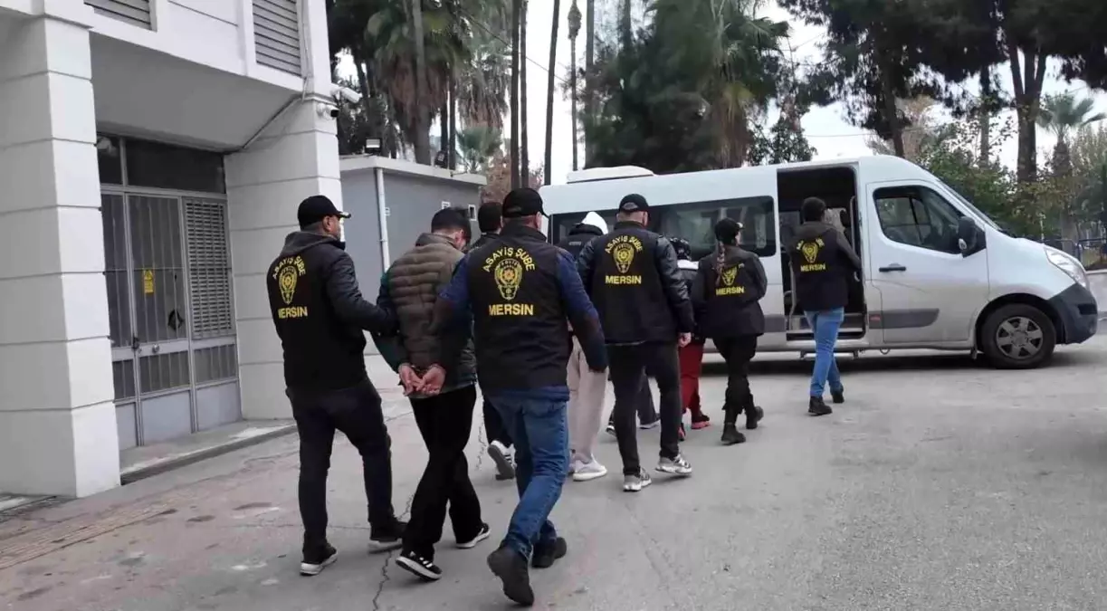 Mersin\'de Fuhuş Şebekesi Çökertildi