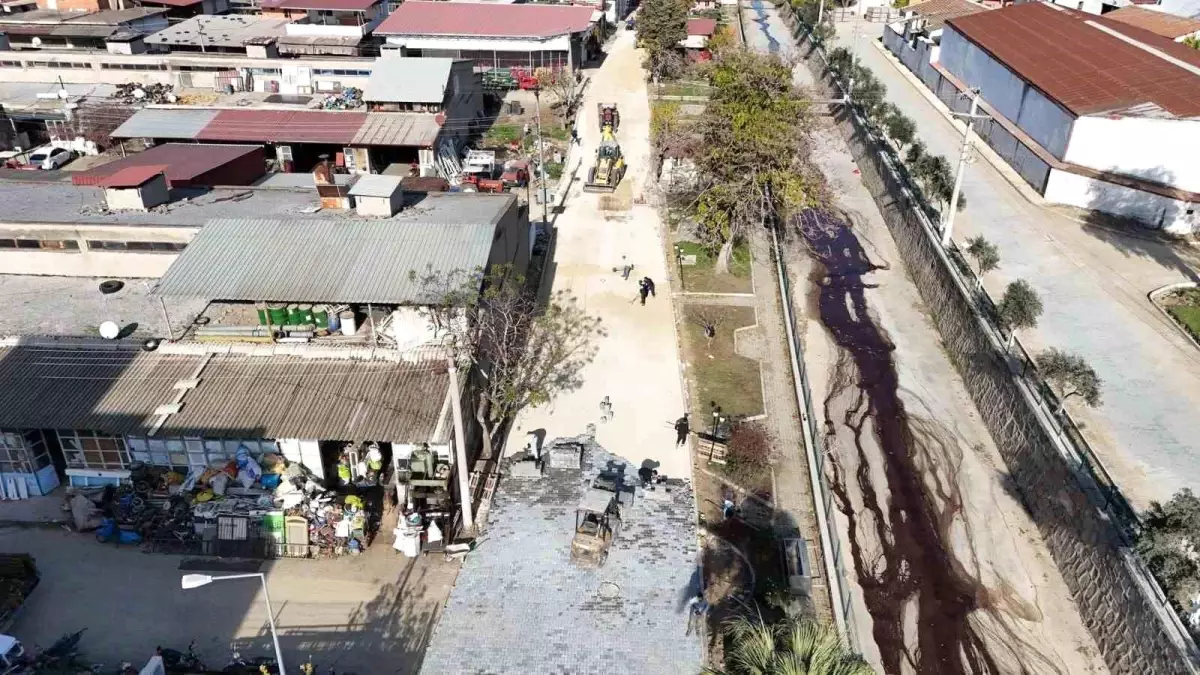 Yenipazar\'da Doğu Mahallesi\'nde parke taşı çalışmaları sürüyor