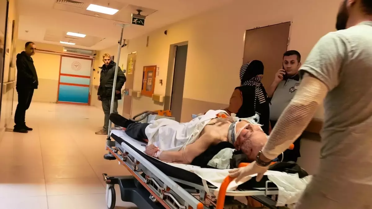 İnegöl\'de 81 Yaşındaki Adam Merdivenden Düşerek Ağır Yaralandı