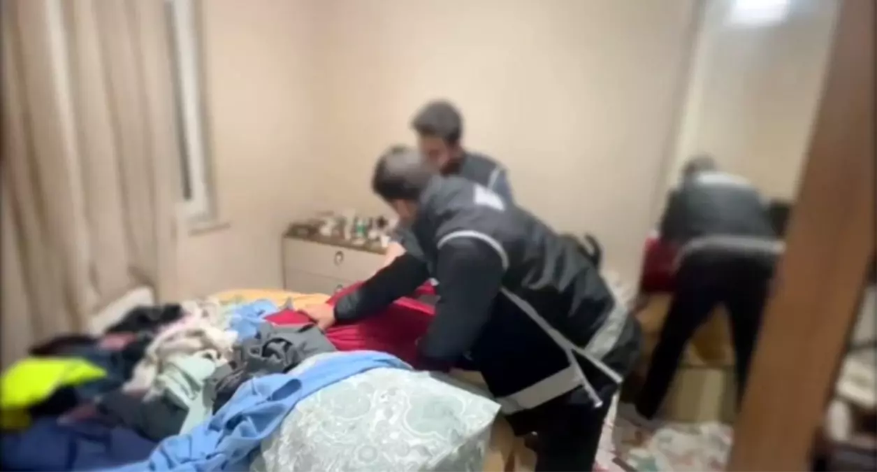 Hatay\'da Dolandırıcı Gardıropta Yakalandı